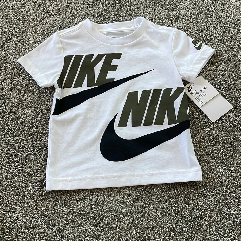NEW! NIKE WHITE AND GREEN 2-PIECE T-SHIRT & SHORTS SET. SIZE 2T. BOYS. - Picture 5 of 8